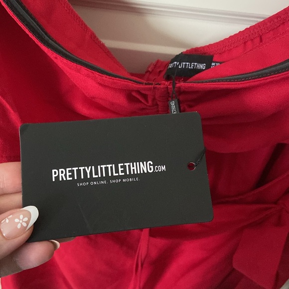 NWT PrettyLittleThing ❣️ PLUS RED RUCHED CUT OUT BODYCON DRESS - Picture 7 of 7